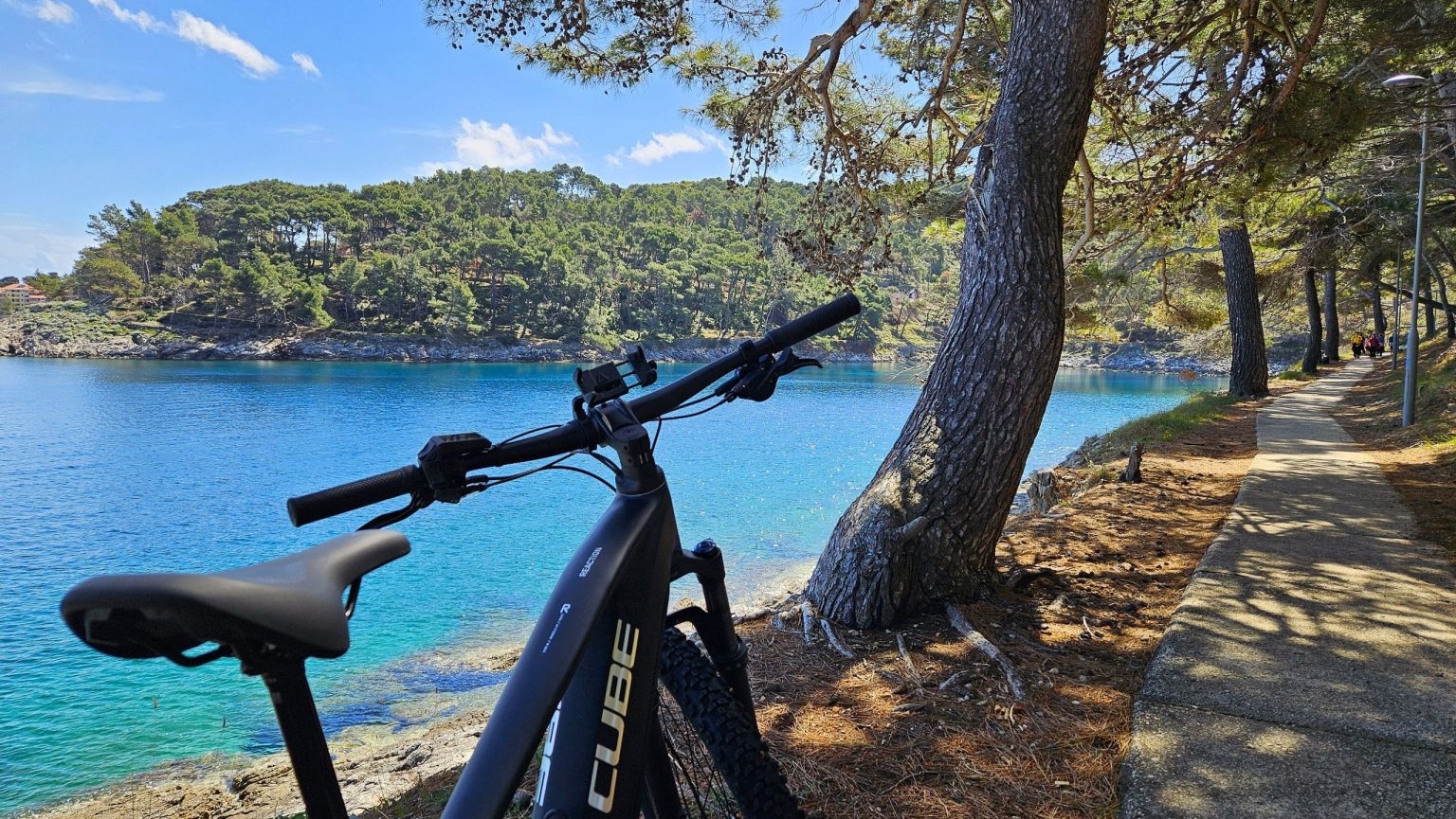 Not every road is the same 2 Pogleda na uvalu true bike experience 1
