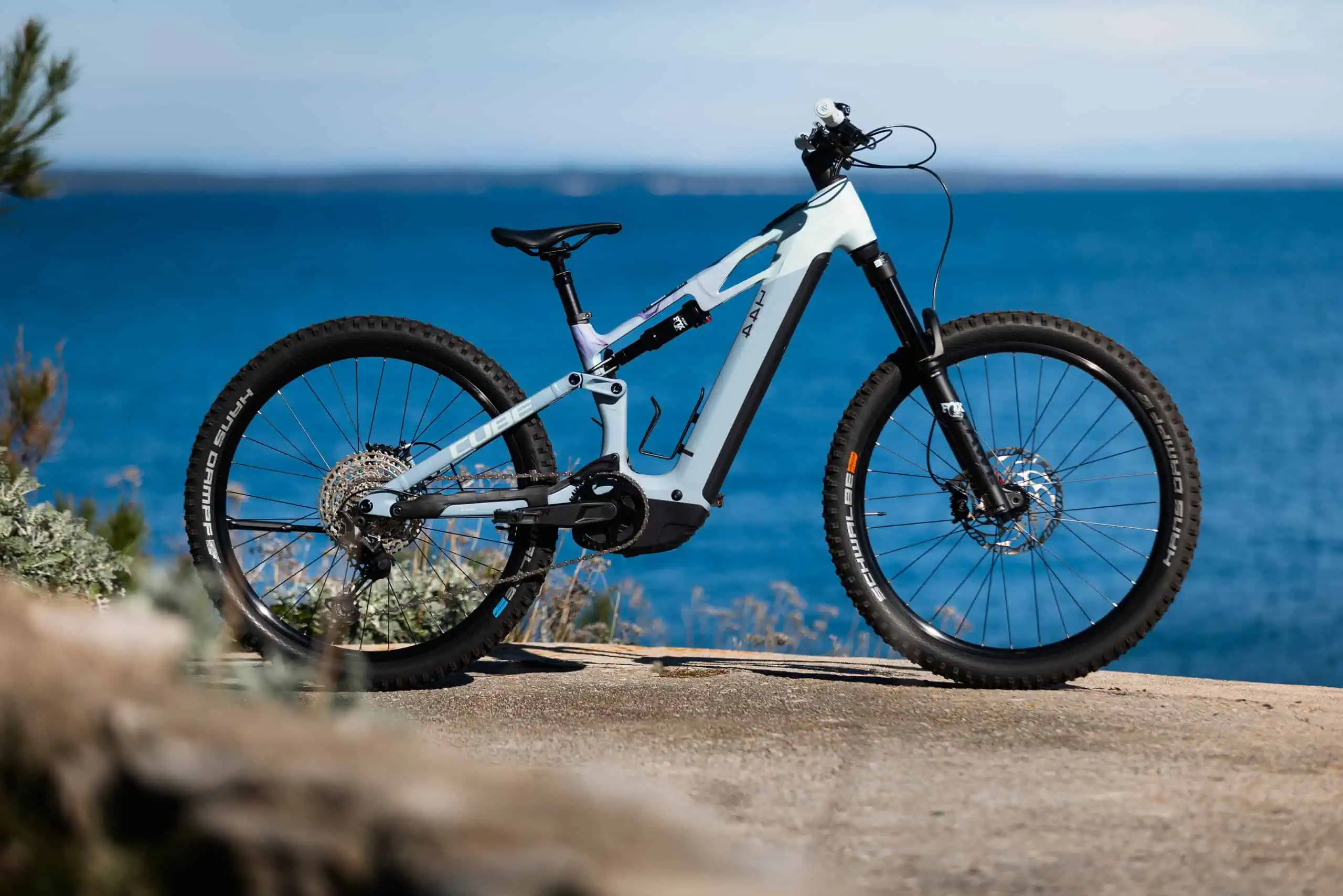 Premium e-bikes Models 2 Stereo hybrid one44 hpc race 800